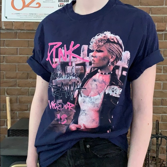 📌 Pink Beautiful Trauma World Tour 2018 T-shirt - Picture 2 of 4